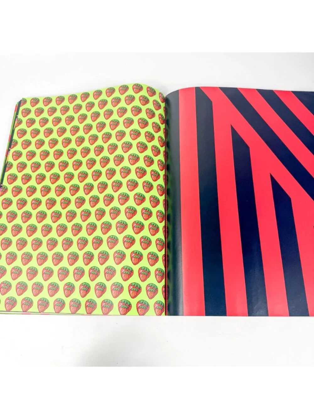 2022 Holiday Wrapping Paper Book Greetings From Gucci 10 Pages Geometric Pattern